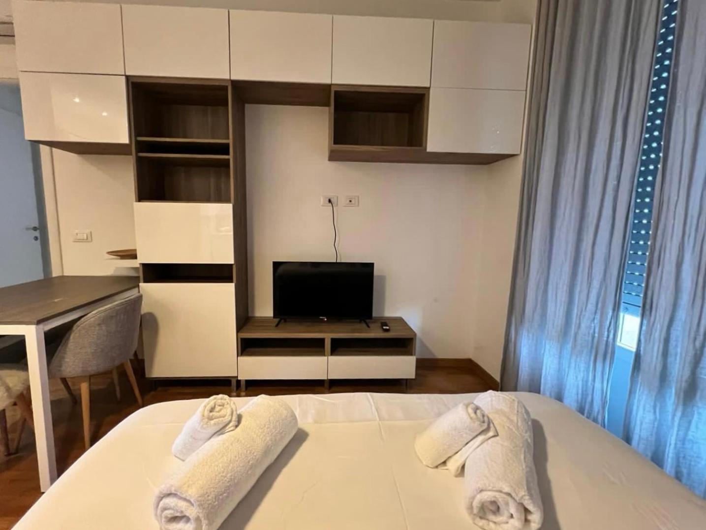 Da Vinci - With Balcony In Design District - Tortona Area Apartamento Milán